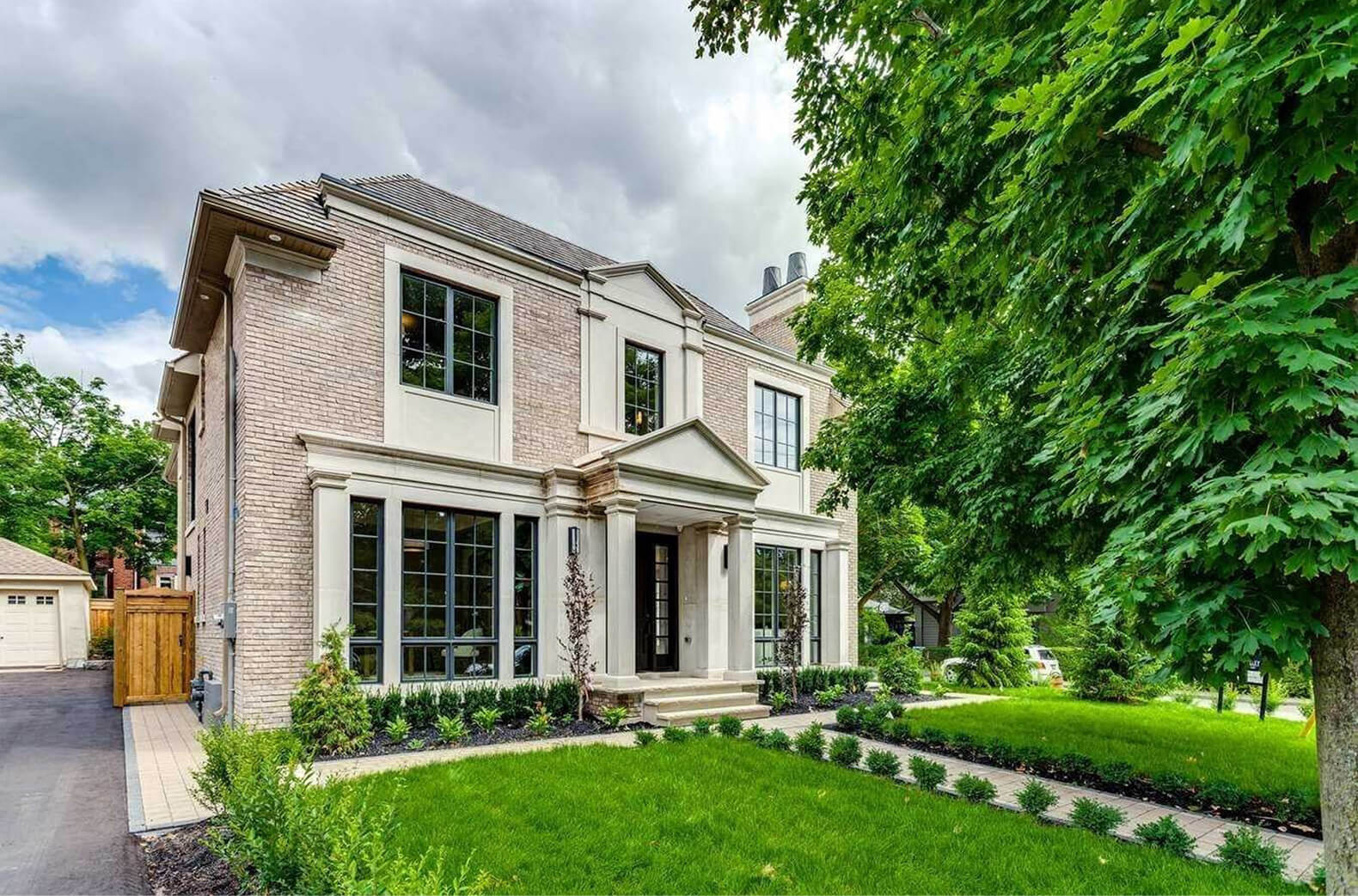 Alexandra Boulevard, Toronto