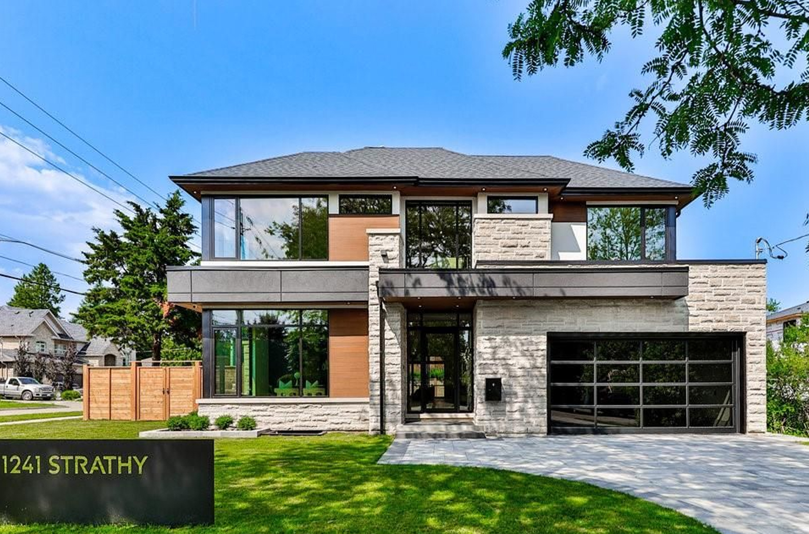 Strathy Avenue, Mississauga